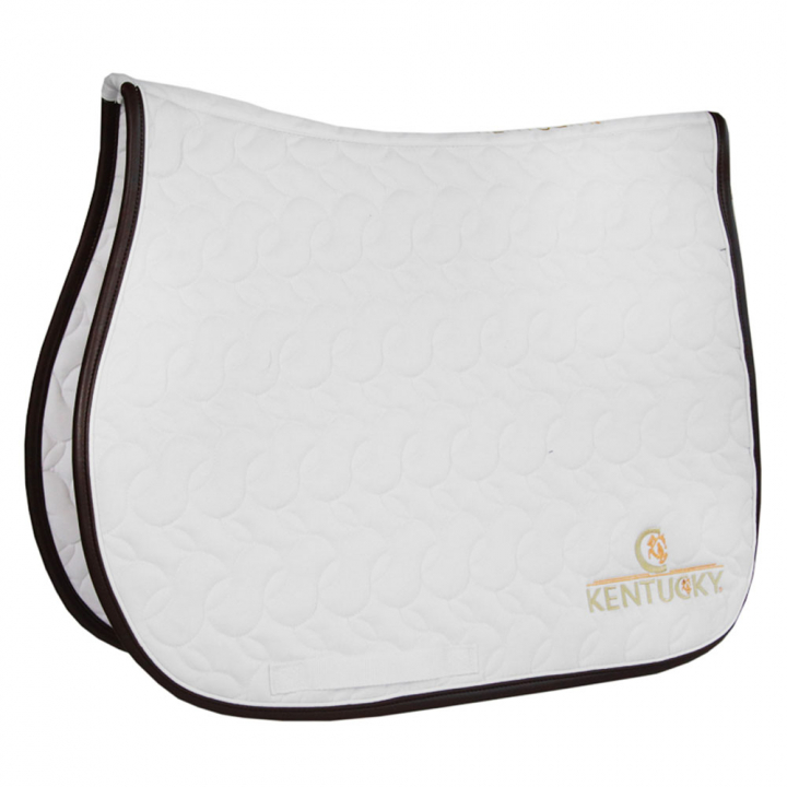 Schabracke Absorb Logo Weiß/Braun in der Gruppe Pferdezubehör & Pferdebedarf / Schabracken / Springschabracken & Vielseitigkeitsschabracken bei Equinest (42506020205WHBR_r)