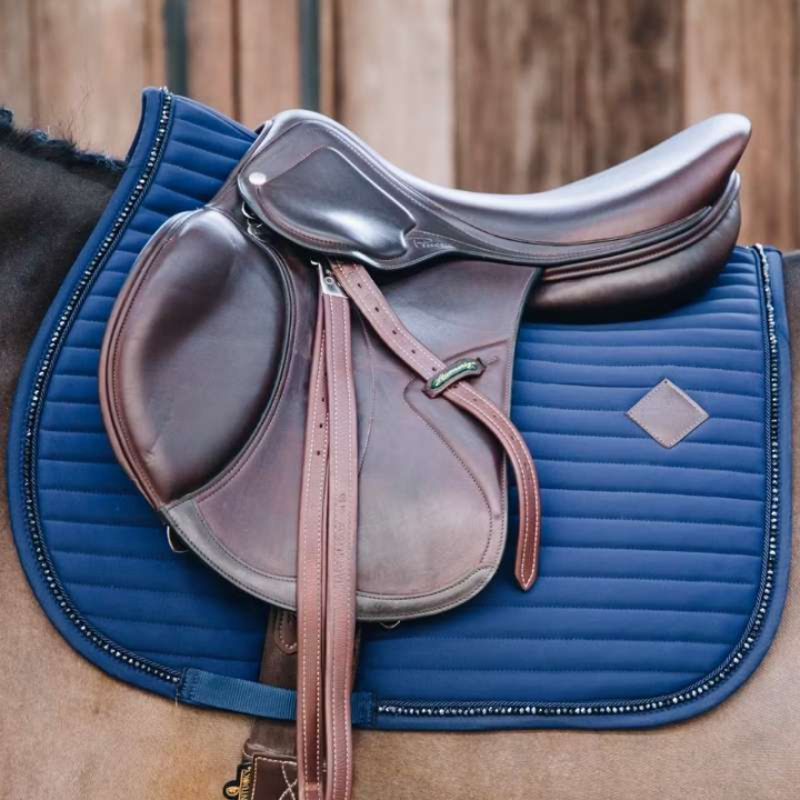 Vielseitigkeitsschabracke Pearls Marineblau in der Gruppe Pferdezubehör & Pferdebedarf / Schabracken / Springschabracken & Vielseitigkeitsschabracken bei Equinest (42571Ma_r)