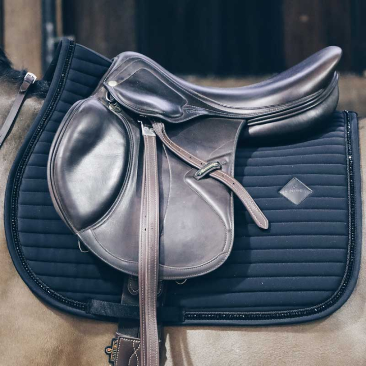 Vielseitigkeitsschabracke Pearls Schwarz in der Gruppe Pferdezubehör & Pferdebedarf / Schabracken / Springschabracken & Vielseitigkeitsschabracken bei Equinest (42571Sv_r)