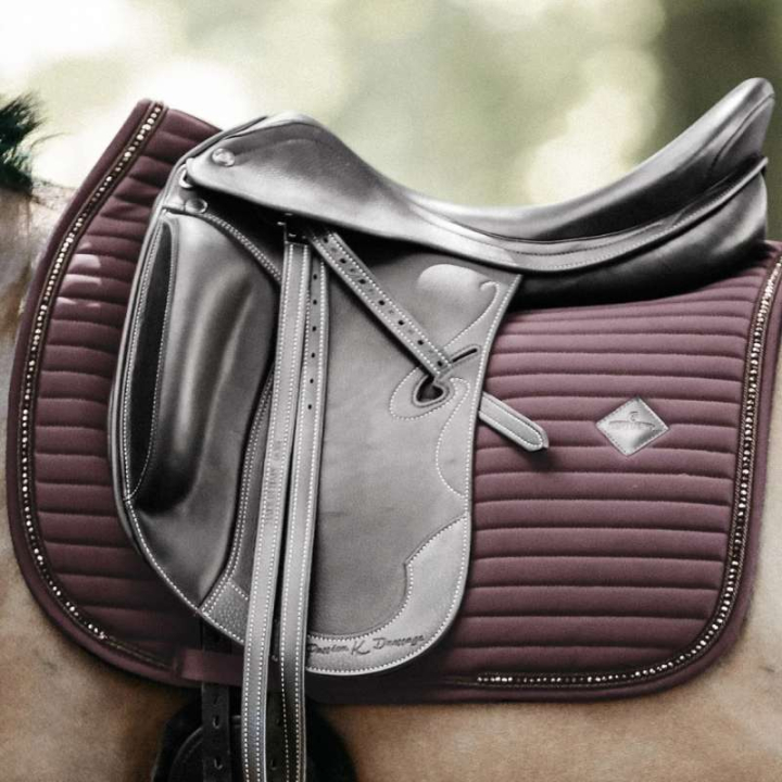 Dressurschabracke Pearls Braun in der Gruppe Pferdezubehör & Pferdebedarf / Schabracken / Dressurschabracken bei Equinest (4257205DRBR_r)
