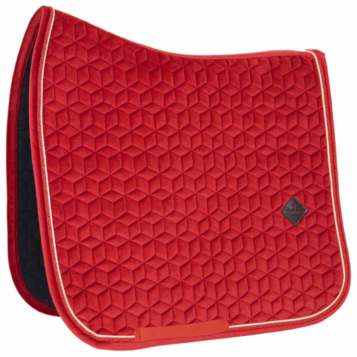 Dressurschabracke Velvet Rot in der Gruppe Pferdezubehör & Pferdebedarf / Schabracken / Dressurschabracken bei Equinest (4257913DRRE_r)