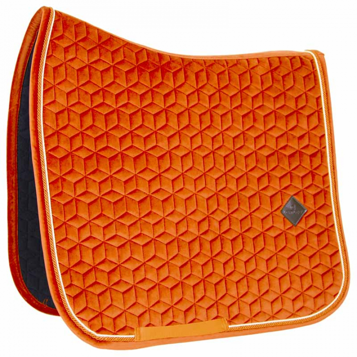 Dressurschabracke Velvet Orange in der Gruppe Pferdezubehör & Pferdebedarf / Schabracken / Dressurschabracken bei Equinest (4257945DROR_r)