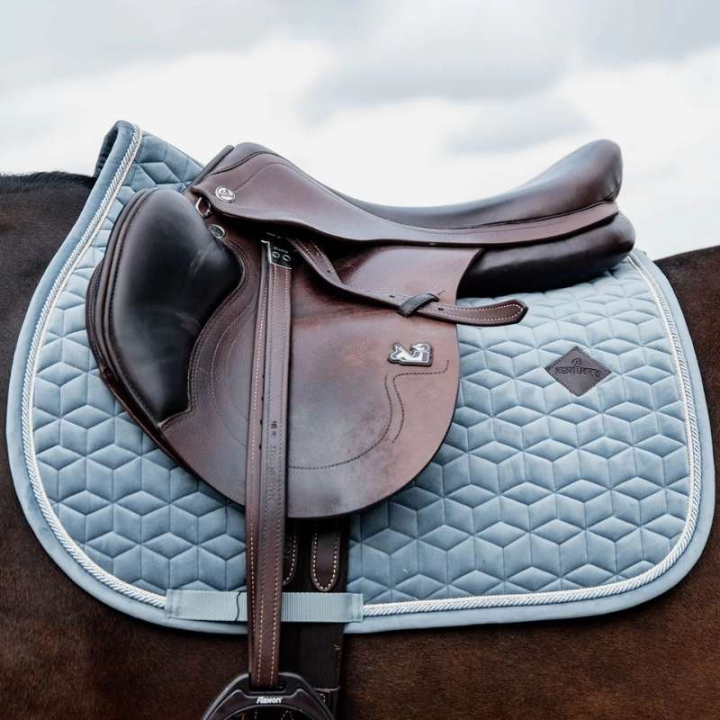 Schabracke Velvet Hellblau Full in der Gruppe Pferdezubehör & Pferdebedarf / Schabracken / Springschabracken & Vielseitigkeitsschabracken bei Equinest (42579LjBl_r)