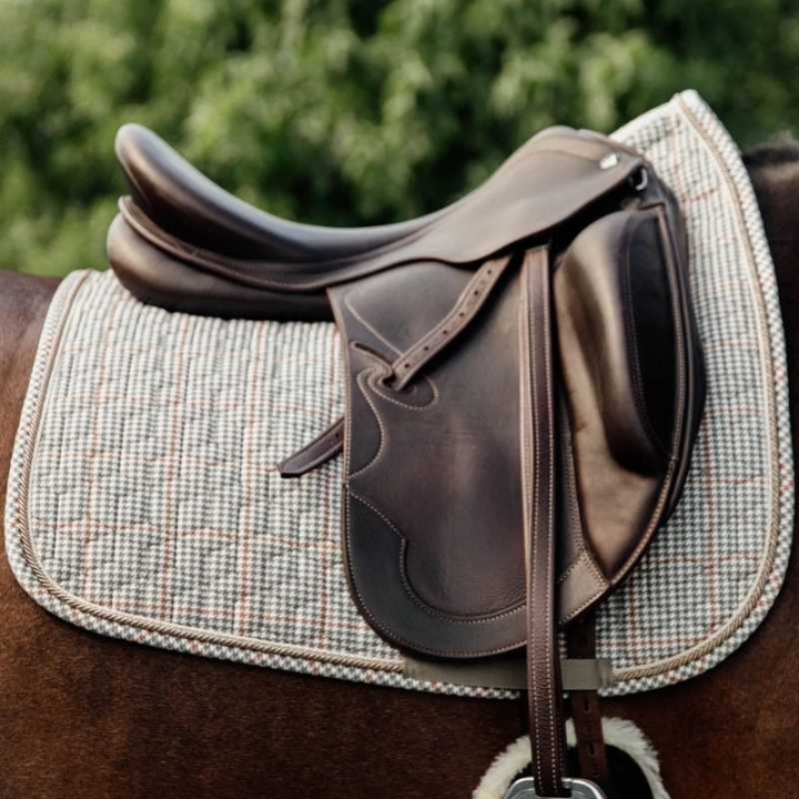 Dressurschabracke Pied-de-Poule Beige in der Gruppe Pferdezubehör & Pferdebedarf / Schabracken / Dressurschabracken bei Equinest (4258532DRBE_r)