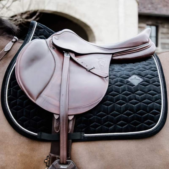 Schabracke Basic Velvet Schwarz in der Gruppe Pferdezubehör & Pferdebedarf / Schabracken / Springschabracken & Vielseitigkeitsschabracken bei Equinest (42589Sv_r)