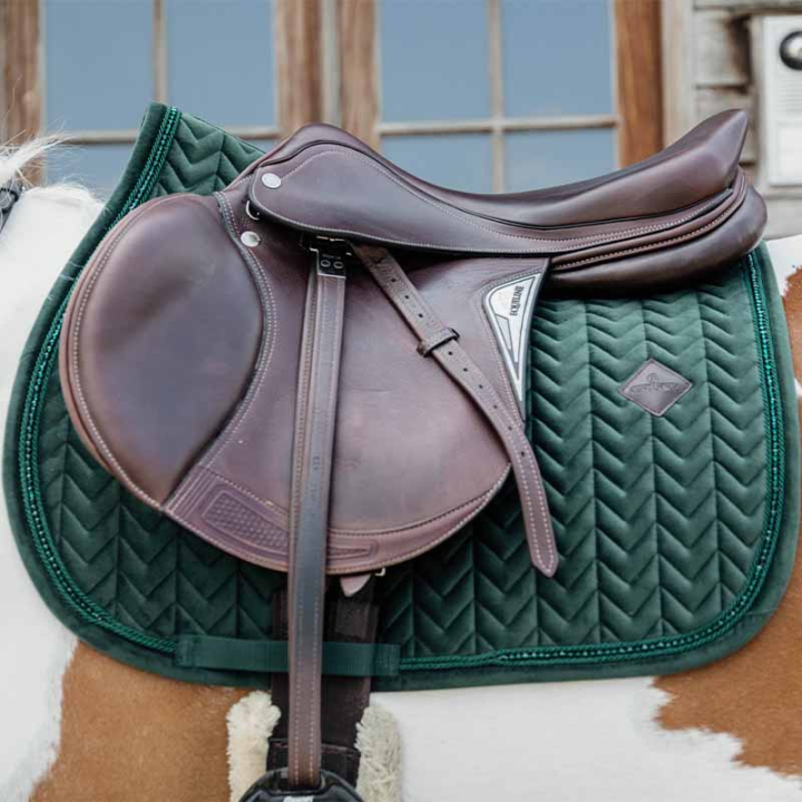 Schabracke Velvet Pearls Grün Full in der Gruppe Pferdezubehör & Pferdebedarf / Schabracken / Springschabracken & Vielseitigkeitsschabracken bei Equinest (42590Gn_r)