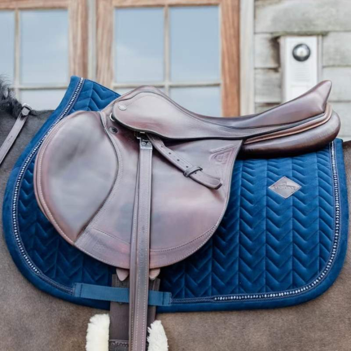 Schabracke Velvet Pearls Marineblau Full in der Gruppe Pferdezubehör & Pferdebedarf / Schabracken / Springschabracken & Vielseitigkeitsschabracken bei Equinest (42590Ma_r)