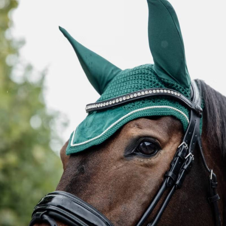Fliegenhaube Wellington Samt Dunkelgrün in der Gruppe Pferdezubehör & Pferdebedarf / Fliegenhauben bei Equinest (4262617DGN_r)