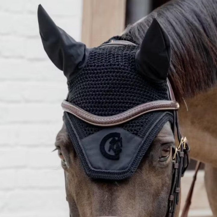 Fliegenhaube Wellington 3D Logo Schwarz in der Gruppe Pferdezubehör & Pferdebedarf / Fliegenhauben bei Equinest (4265701BA)