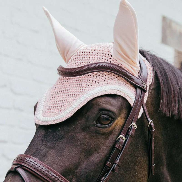 Haube Wellington Plaited Cord Blassrosa in der Gruppe Pferdezubehör & Pferdebedarf / Fliegenhauben bei Equinest (4265950FLPI_r)