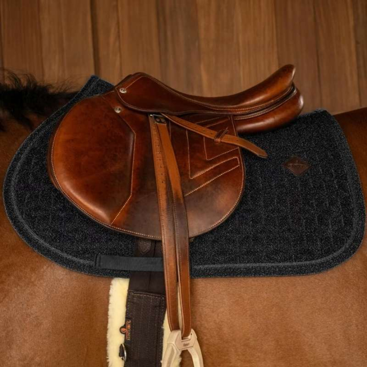 Schabracke Full Sparkling Schwarz in der Gruppe Pferdezubehör & Pferdebedarf / Schabracken / Springschabracken & Vielseitigkeitsschabracken bei Equinest (4269901SJBA_r)