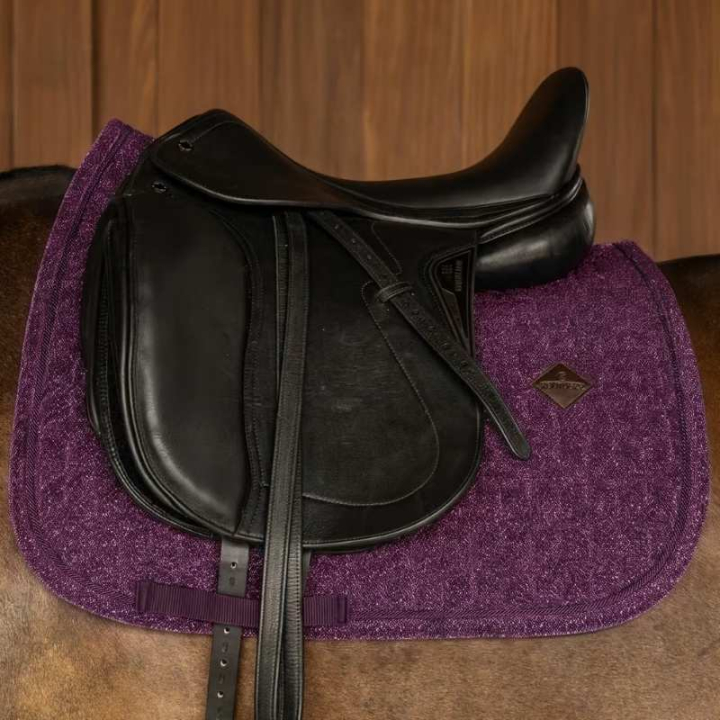 Dressurschabracke Full Sparkling Lila in der Gruppe Pferdezubehör & Pferdebedarf / Schabracken / Dressurschabracken bei Equinest (4269975DRPU_r)