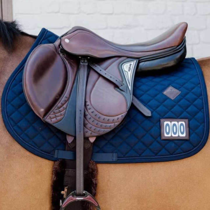 Schabracke Diamond Competition Marineblau in der Gruppe Pferdezubehör & Pferdebedarf / Schabracken / Springschabracken & Vielseitigkeitsschabracken bei Equinest (4272503SJNA_r)