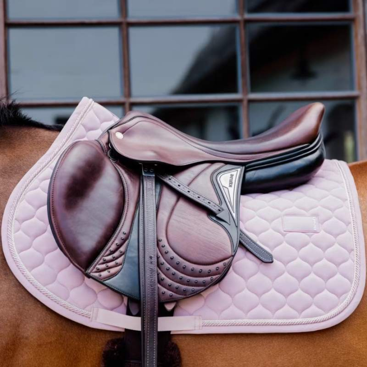 Schabracke Onion Quilt Rubber Logo Blassrosa in der Gruppe Pferdezubehör & Pferdebedarf / Schabracken / Springschabracken & Vielseitigkeitsschabracken bei Equinest (4272750SJLPI_r)