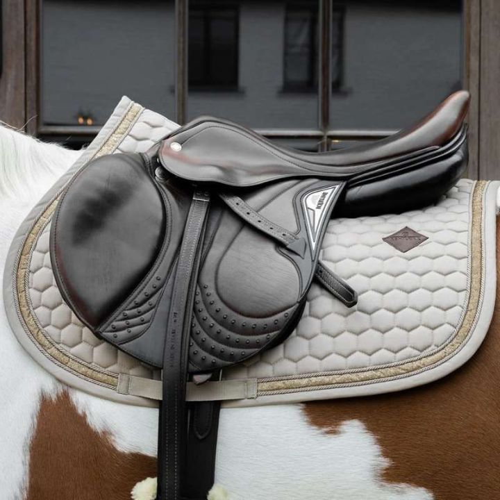Schabracke Glitter Band Beige in der Gruppe Pferdezubehör & Pferdebedarf / Schabracken / Springschabracken & Vielseitigkeitsschabracken bei Equinest (4273032SJBE_r)