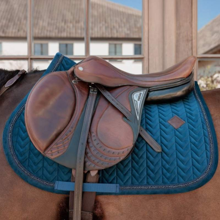 Schabracke Velvet Mini Pearls Marineblau in der Gruppe Pferdezubehör & Pferdebedarf / Schabracken / Springschabracken & Vielseitigkeitsschabracken bei Equinest (4275003PNA_r)