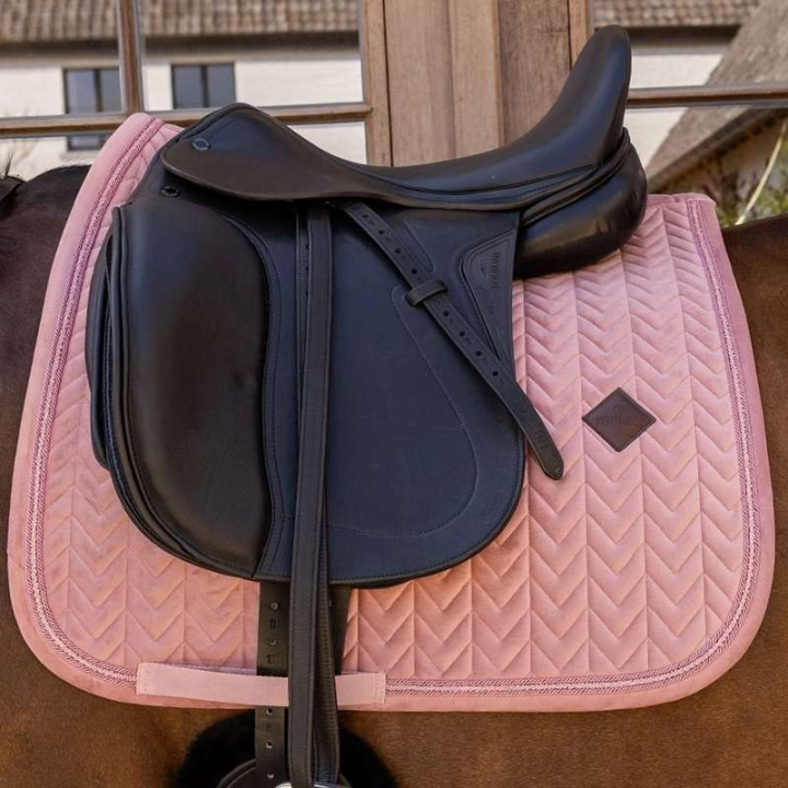 Dressurschabracke Velvet Mini Pearls Altrosa in der Gruppe Pferdezubehör & Pferdebedarf / Schabracken / Dressurschabracken bei Equinest (4275010DROPI_r)