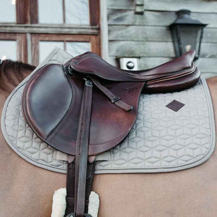 Schabracke Classic Beige in der Gruppe Pferdezubehör & Pferdebedarf / Schabracken / Springschabracken & Vielseitigkeitsschabracken bei Equinest (42803Be_r)