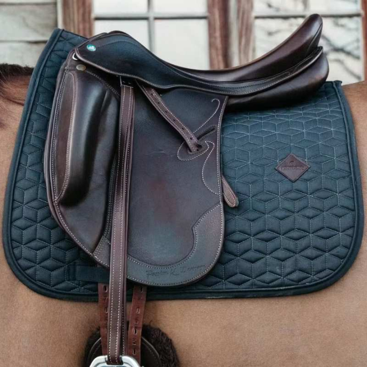 Dressurschabracke Classic Grau in der Gruppe Pferdezubehör & Pferdebedarf / Schabracken / Dressurschabracken bei Equinest (42803DrGr_r)