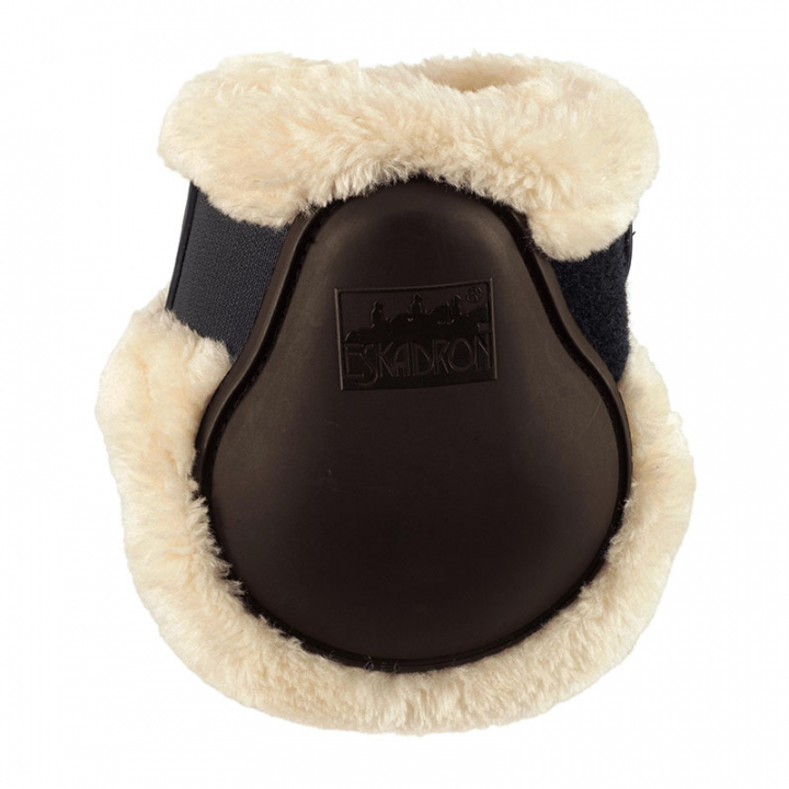 Streichkappen Protection Fauxfur Dunkelbraun in der Gruppe Pferdezubehör & Pferdebedarf / Beinschutz & Hufschutz  / Streichkappen bei Equinest (520000697BR)