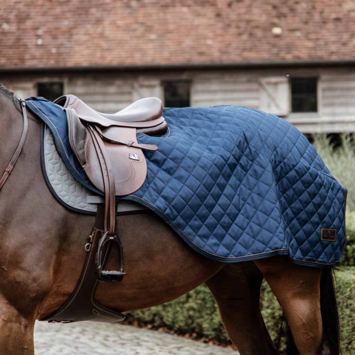 Ausreitdecke Marineblau in der Gruppe Pferdedecken / Ausreitdecken & Nierendecken bei Equinest (52107Ma_r)