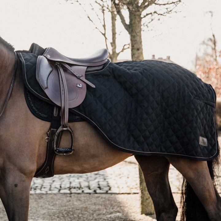 Ausreitdecke Schwarz in der Gruppe Pferdedecken / Ausreitdecken & Nierendecken bei Equinest (52107Sv_r)