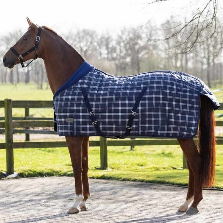 Stalldecke Luxury Check 300g 1200D Marineblau in der Gruppe Pferdedecken / Stalldecken bei Equinest (6006BLRU165NA_r)