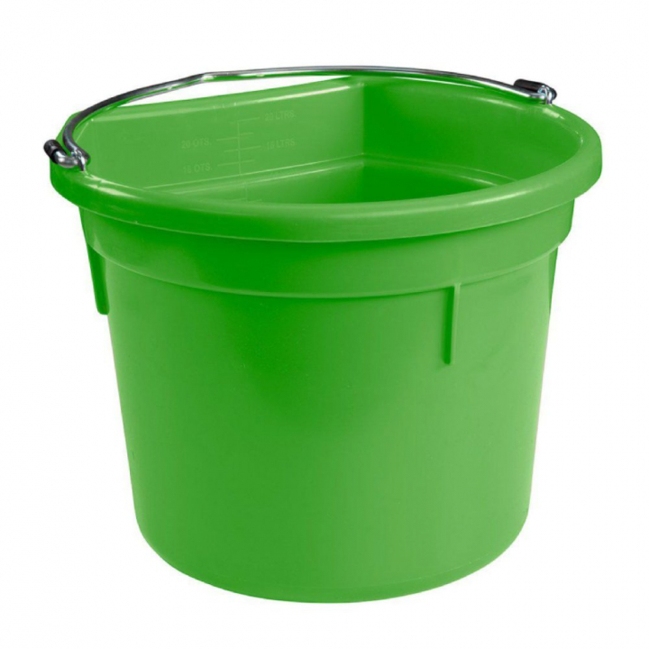 Eimer mit flacher Rückseite Grün in der Gruppe Stall & Weide / Stallzubehör / Eimer bei Equinest (626011GN)