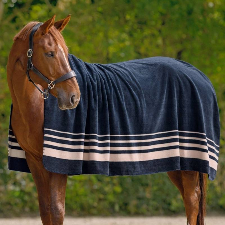 Fleecedecke Sölden Marineblau in der Gruppe Pferdedecken / Fleecedecken bei Equinest (80010405NA)