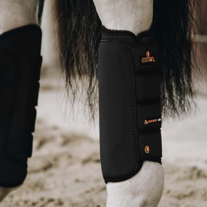 Springgamaschen Eventing Air Tech Hind Schwarz in der Gruppe Pferdezubehör & Pferdebedarf / Beinschutz & Hufschutz / Streichkappen bei Equinest (8420301FBA_r)