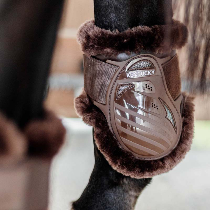 Streichkappen Young Vegan Sheepskin Braun/Braun in der Gruppe Pferdezubehör & Pferdebedarf / Beinschutz & Hufschutz  / Streichkappen bei Equinest (88205BRBR_r)
