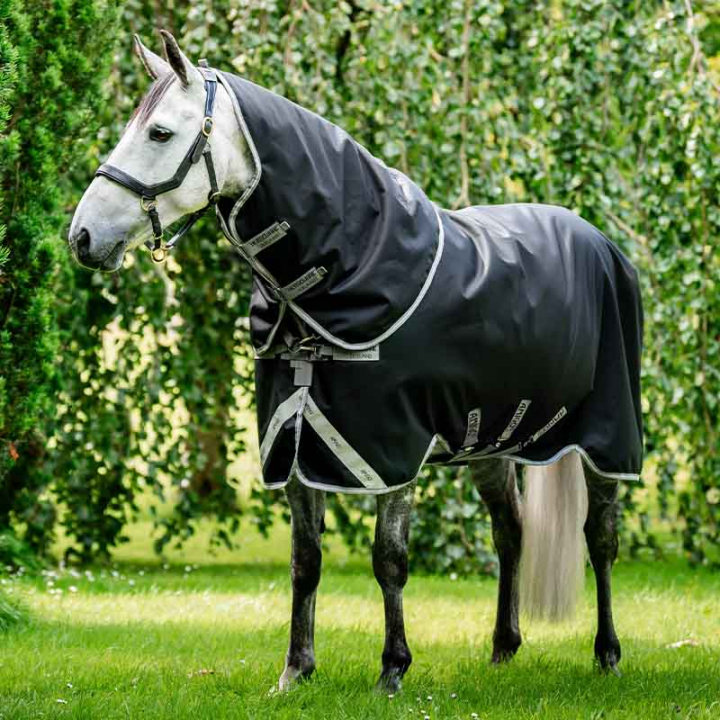 Regendecke Amigo Plus 1200D 50g Schwarz/Grau in der Gruppe Pferdedecken / Outdoordecken / Regendecken bei Equinest (AAOPL1KJIBAGR_r)