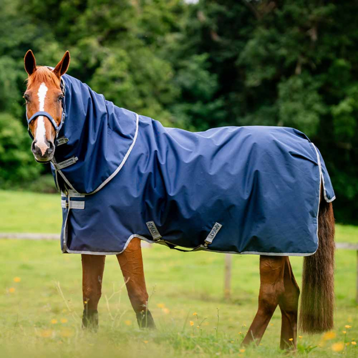 Winterdecke mit Kapuzenhaube Amigo Ripstop 900 Plus 200g Marineblau/Grau in der Gruppe Pferdedecken / Outdoordecken / Winterdecken bei Equinest (AARPG4NA)