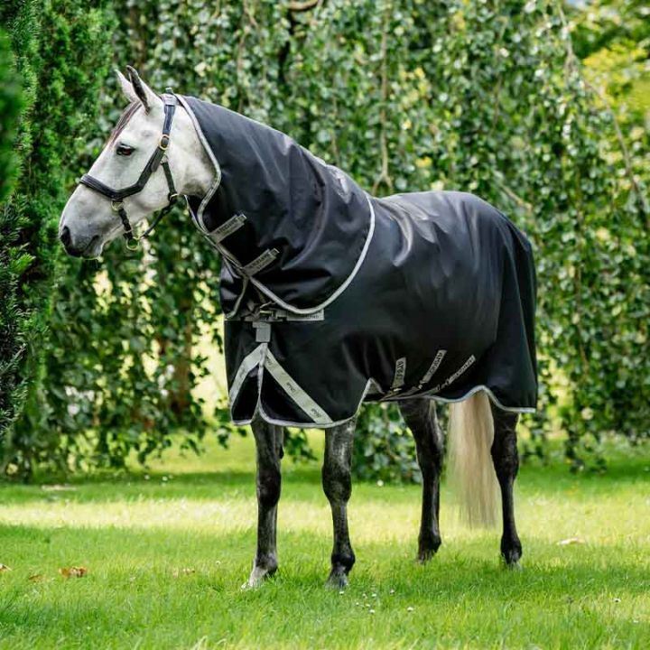 Weidedecke mit Kapuzenhaube Amigo Bravo 12 Plus 100g Schwarz/Grau in der Gruppe Pferdedecken / Outdoordecken / Übergangsdecken bei Equinest (AARPLFBA)