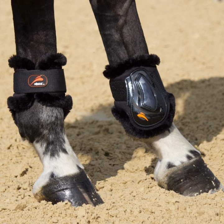 Streichkappen eAirshock Legend Velcro Fluffy Schwarz in der Gruppe Pferdezubehör & Pferdebedarf / Beinschutz & Hufschutz  / Streichkappen bei Equinest (EAIRLGNDRLNASVBA_r)
