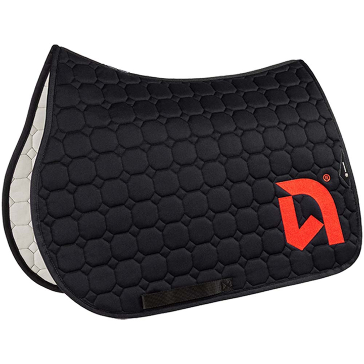 Schabracke Octagon Team Equinest Schwarz/Rot in der Gruppe Pferdezubehör & Pferdebedarf / Schabracken / Springschabracken & Vielseitigkeitsschabracken bei Equinest (EC018PB01010BARE_r)
