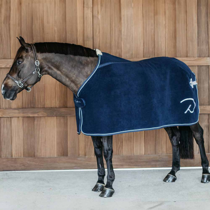 Fleecedecke Heavy Marineblau in der Gruppe Pferdedecken / Fleecedecken bei Equinest (HO21JNA1NA_r)