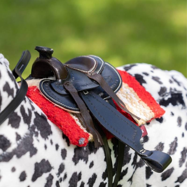 Westernsattel Toy Pony Schwarz in der Gruppe Steckenpferde & Spielzeugpferde / Zubehör für Spielzeugpferde bei Equinest (IT043760BA)