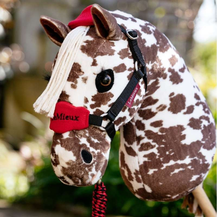 Halfter & Führstrick für Steckenpferd Vogue Rot in der Gruppe Steckenpferde & Spielzeugpferde / Zubehör für Steckenpferde bei Equinest (IT071240RE)
