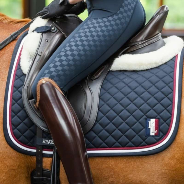 Dressurschabracke Klassisch Marineblau in der Gruppe Pferdezubehör & Pferdebedarf / Schabracken / Dressurschabracken bei Equinest (KLC-HGS-786Ma_r)