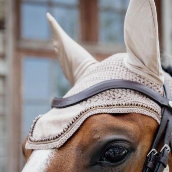 Fliegenhaube Wellington Samt Perlen Beige