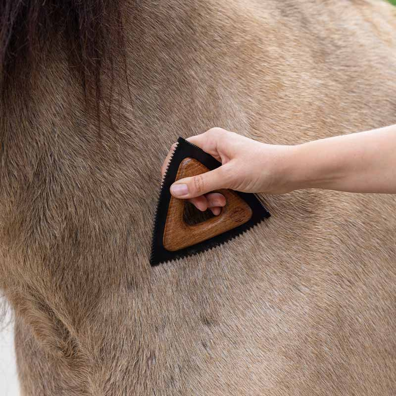 Fellstriegel Triangle Braun