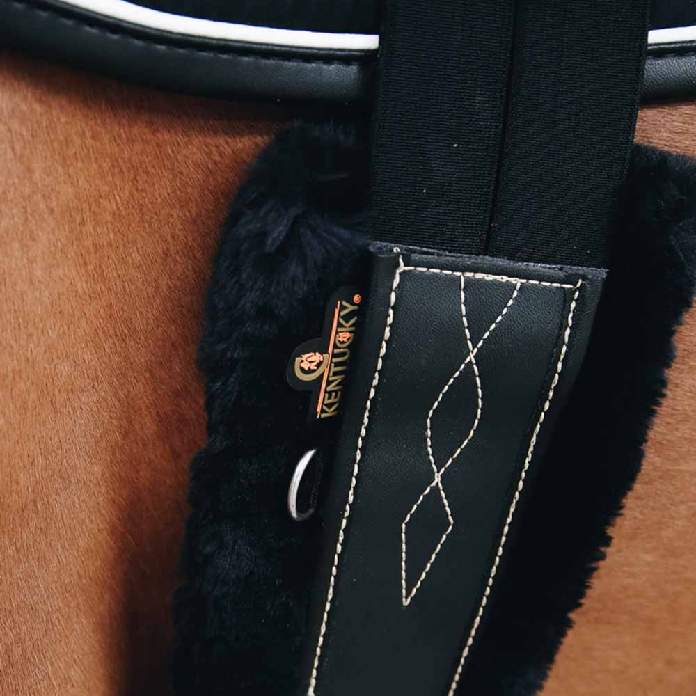 Sattelgurtenschutz Magplatta Sheepskin Schwarz