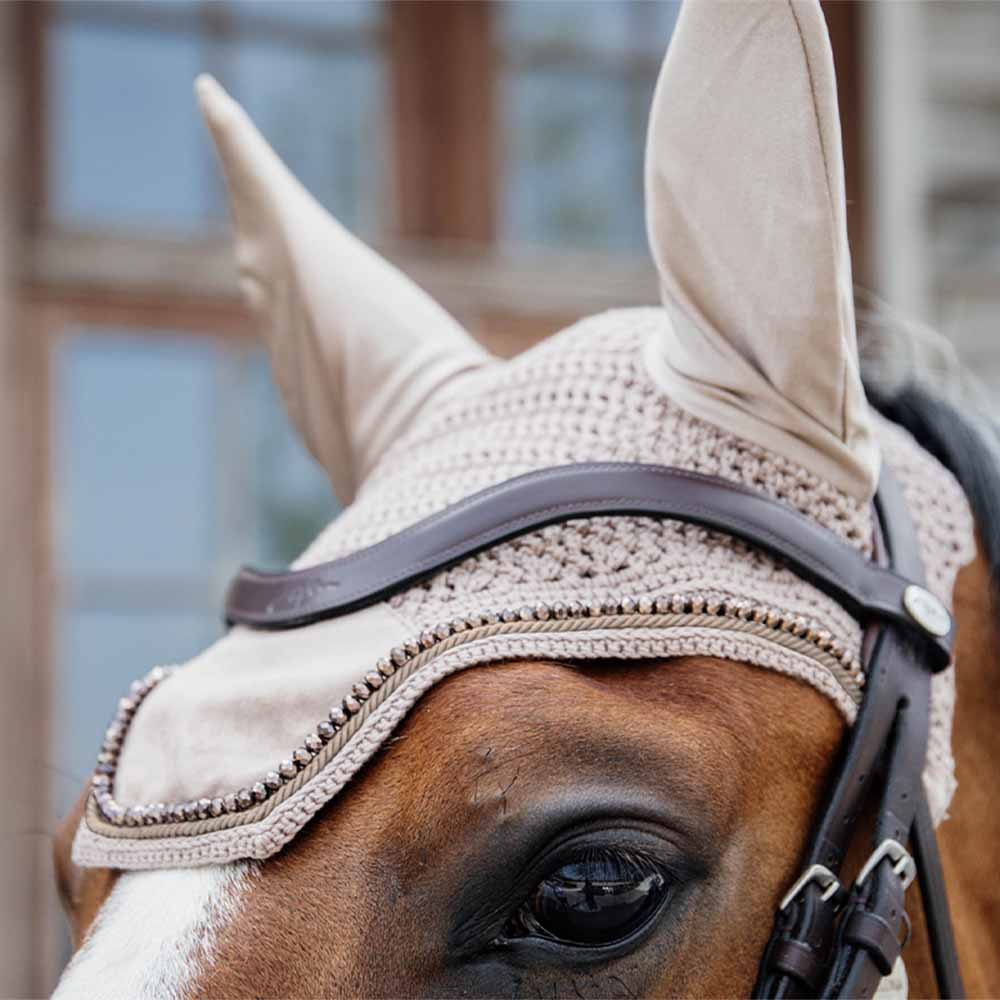 Fliegenhaube Wellington Samt Perlen Beige