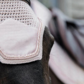 Fliegenhaube Wellington Velvet Pearls Rosa Fliegenhaube Wellington Velvet Pearls Rosa