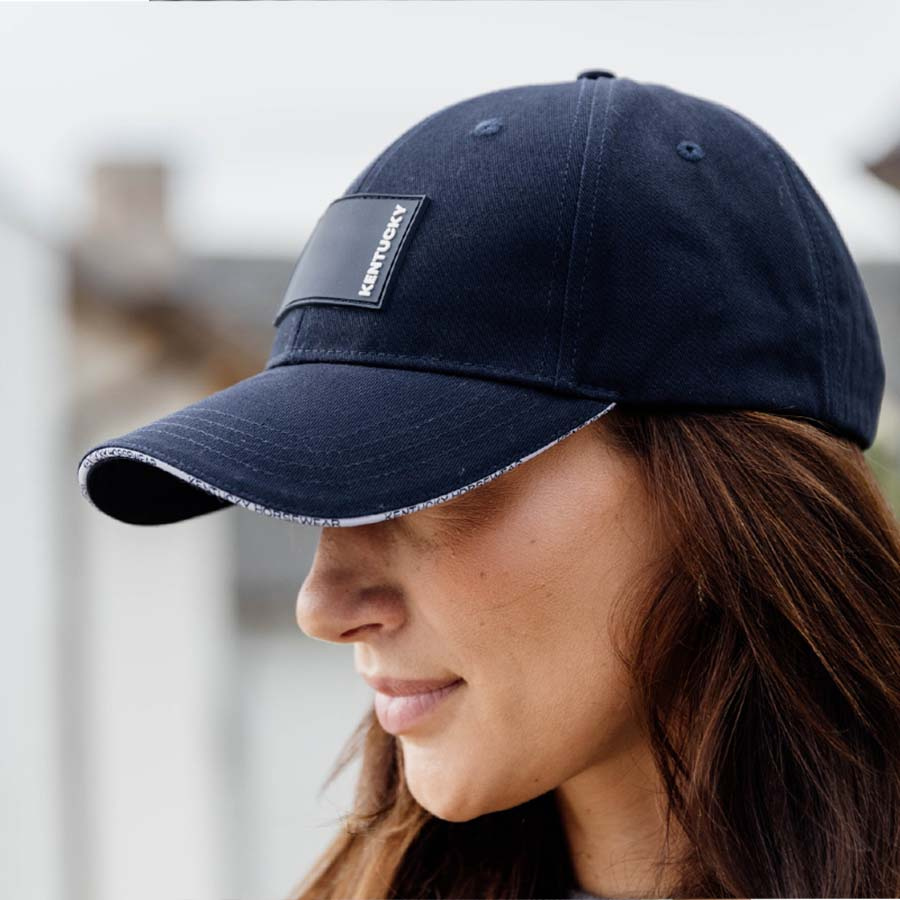 Cap mit Gummilogo Navy