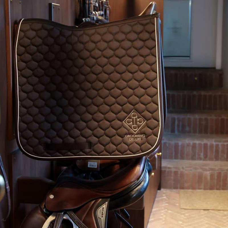 Dressurschabracke Grooming Deluxe Braun