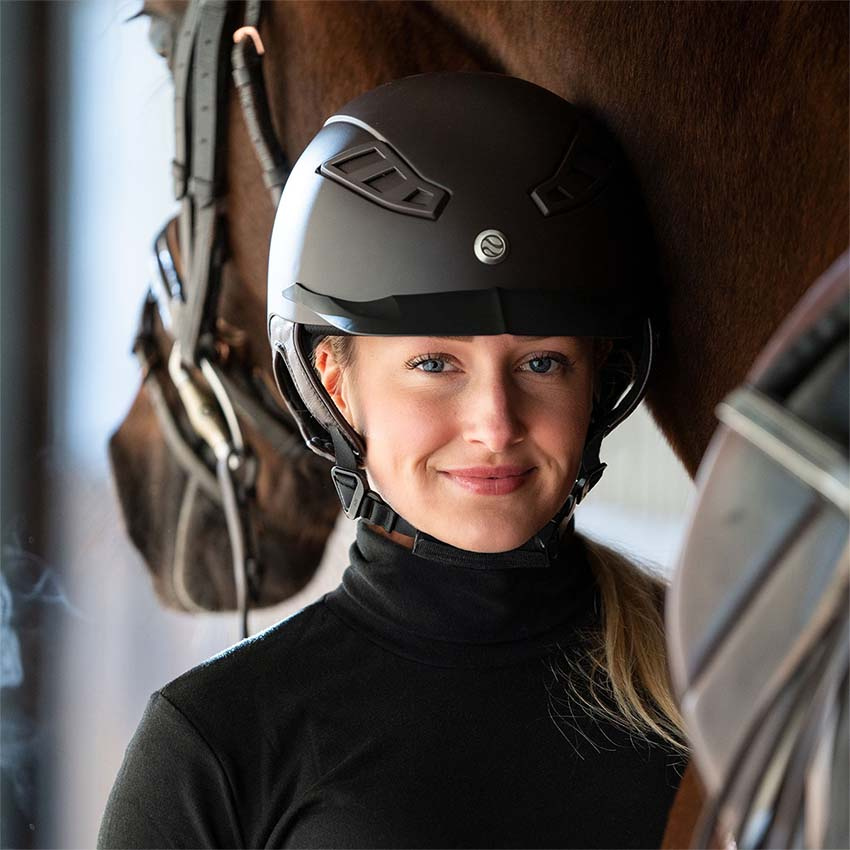 EQ3 Lynx Smooth Top Reithelm Schwarz
