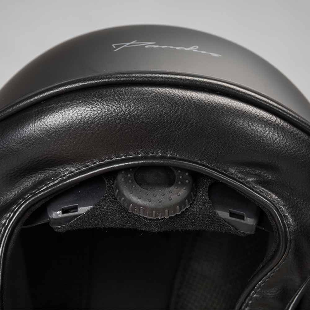 Reithelm EQ3 Pardus mit Schraube Smooth Top Schwarz