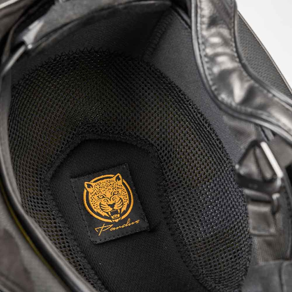 Reithelm EQ3 Pardus mit Schraube Smooth Top Schwarz